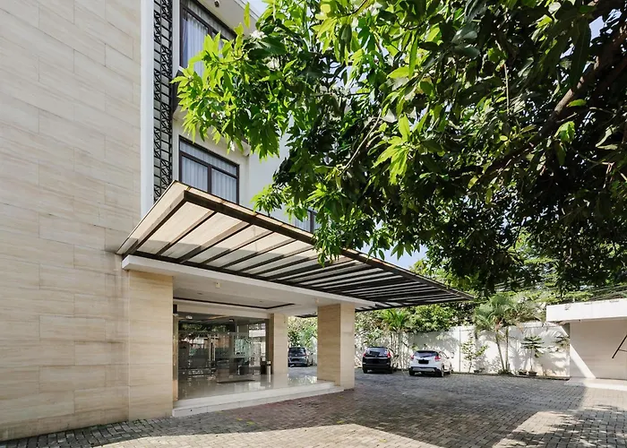 RedDoorz Plus near Lippo Mall Kemang 2 Jakarta